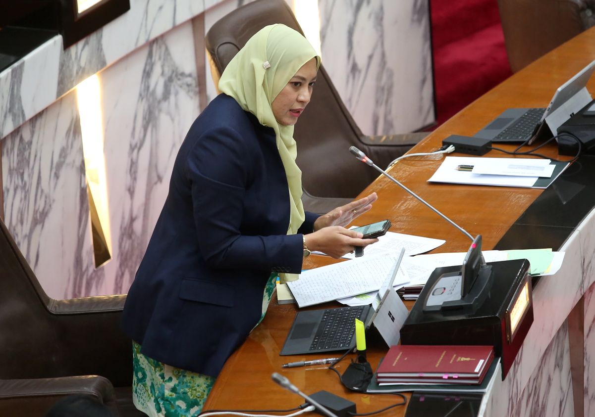 Jawatan ADN tanpa kawasan perkasa wanita sebagai pembuat keputusan 