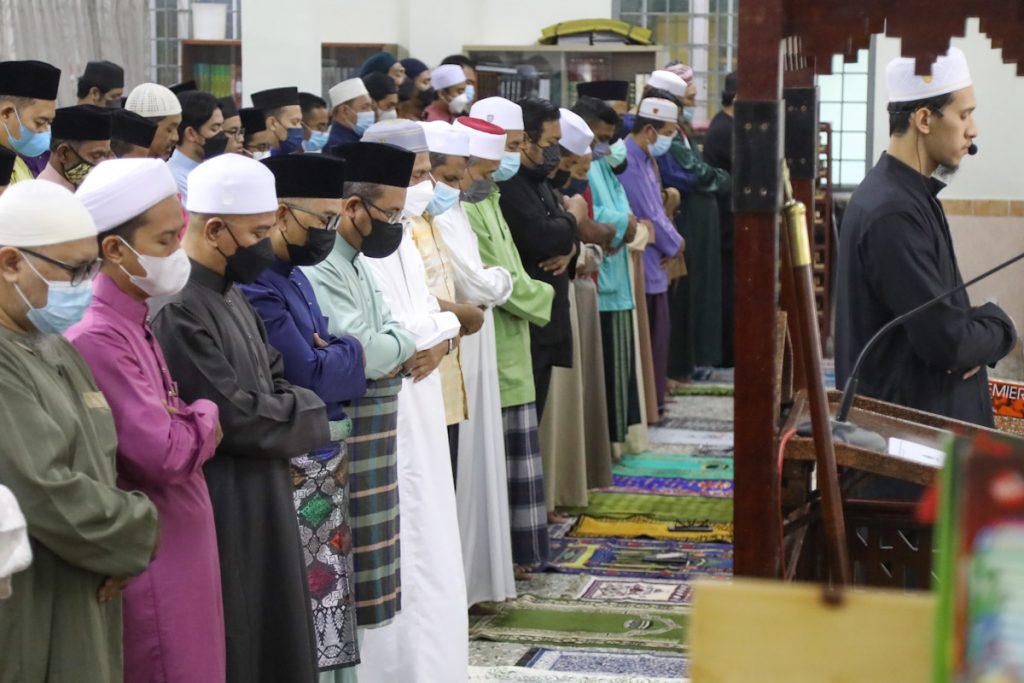 MB, family fulfil Aidiladha prayers at Selayang