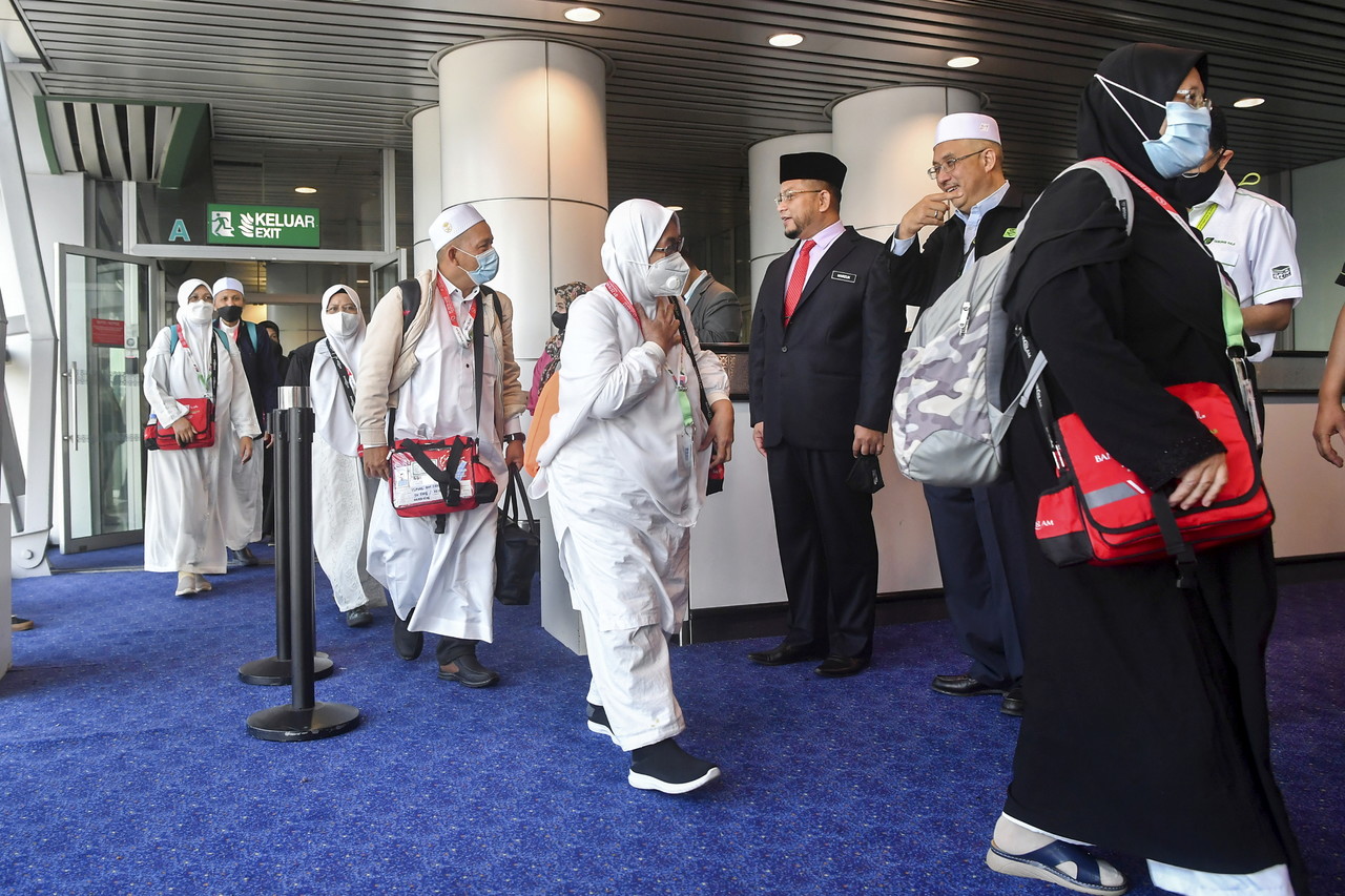 Kumpulan pertama jemaah haji Malaysia tiba di tanah air