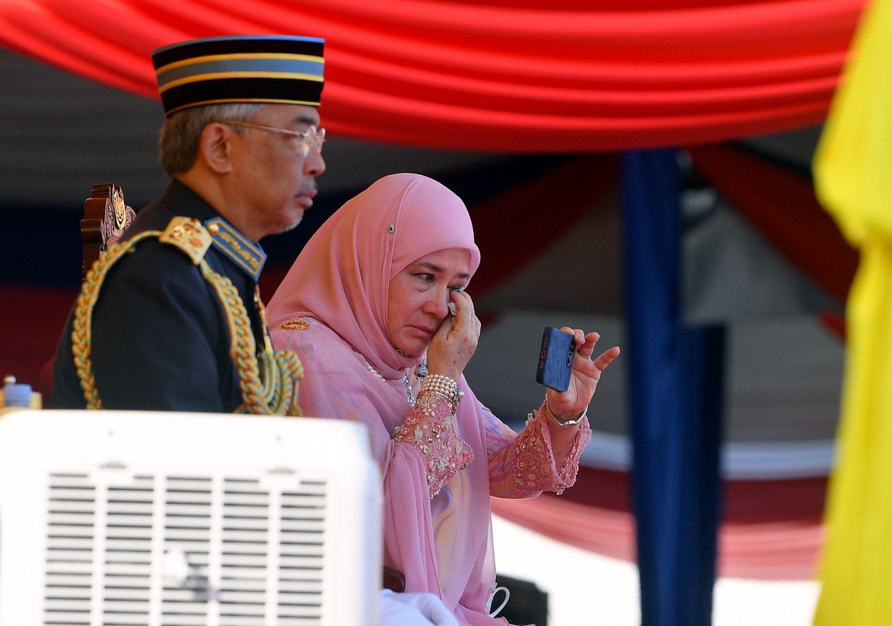 元首伉俪铭谢军警保家卫国