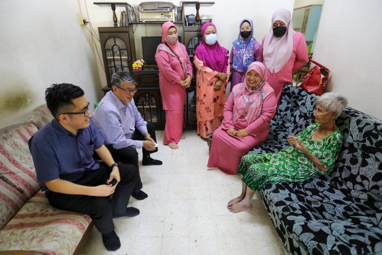 梁自坚促政府关注长者政策 妥善照顾他们的需要