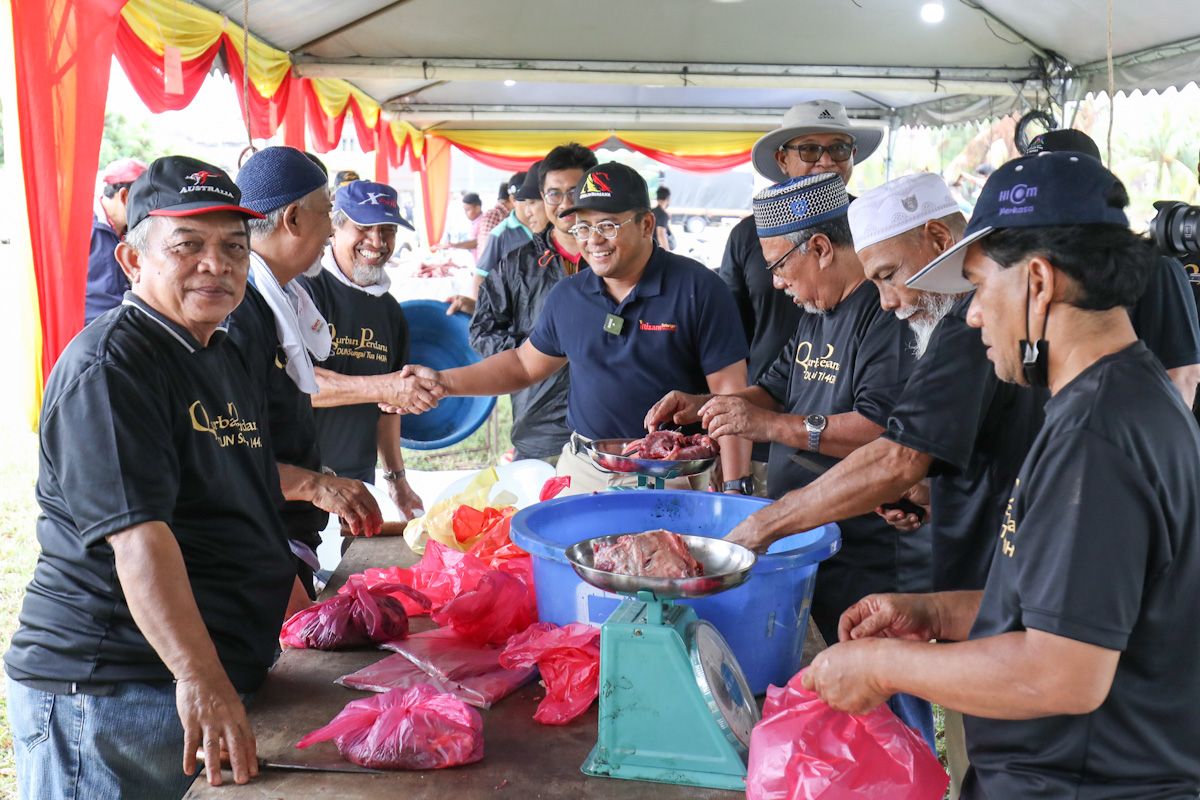 சுங்கை துவா தொகுதிக்கு மந்திரி புசார் 9 மாடுகள், 20 ஆடுகளை வழங்கினார்