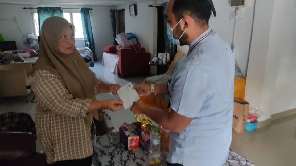 Zakat Selangor bantu mangsa kebakaran, peniaga kecil