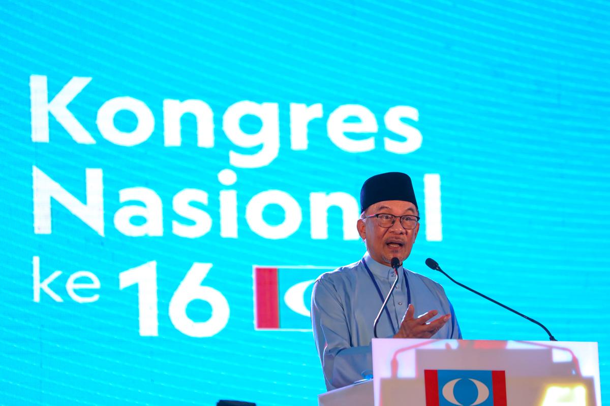 Anwar officially announced as PKR president, Rafizi as deputy president for 2022-2025 session