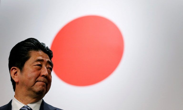 雪州大臣向安倍家属.日本国民致哀