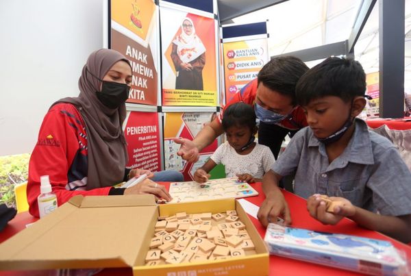 瓜雪关爱巡展吸引数以千计人参与 现场气氛热爆