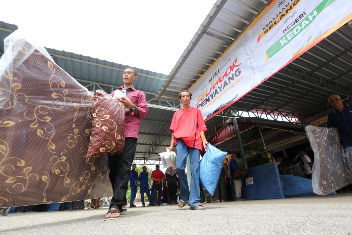 Mangsa banjir Baling hargai usaha rakyat Selangor hulur bantuan