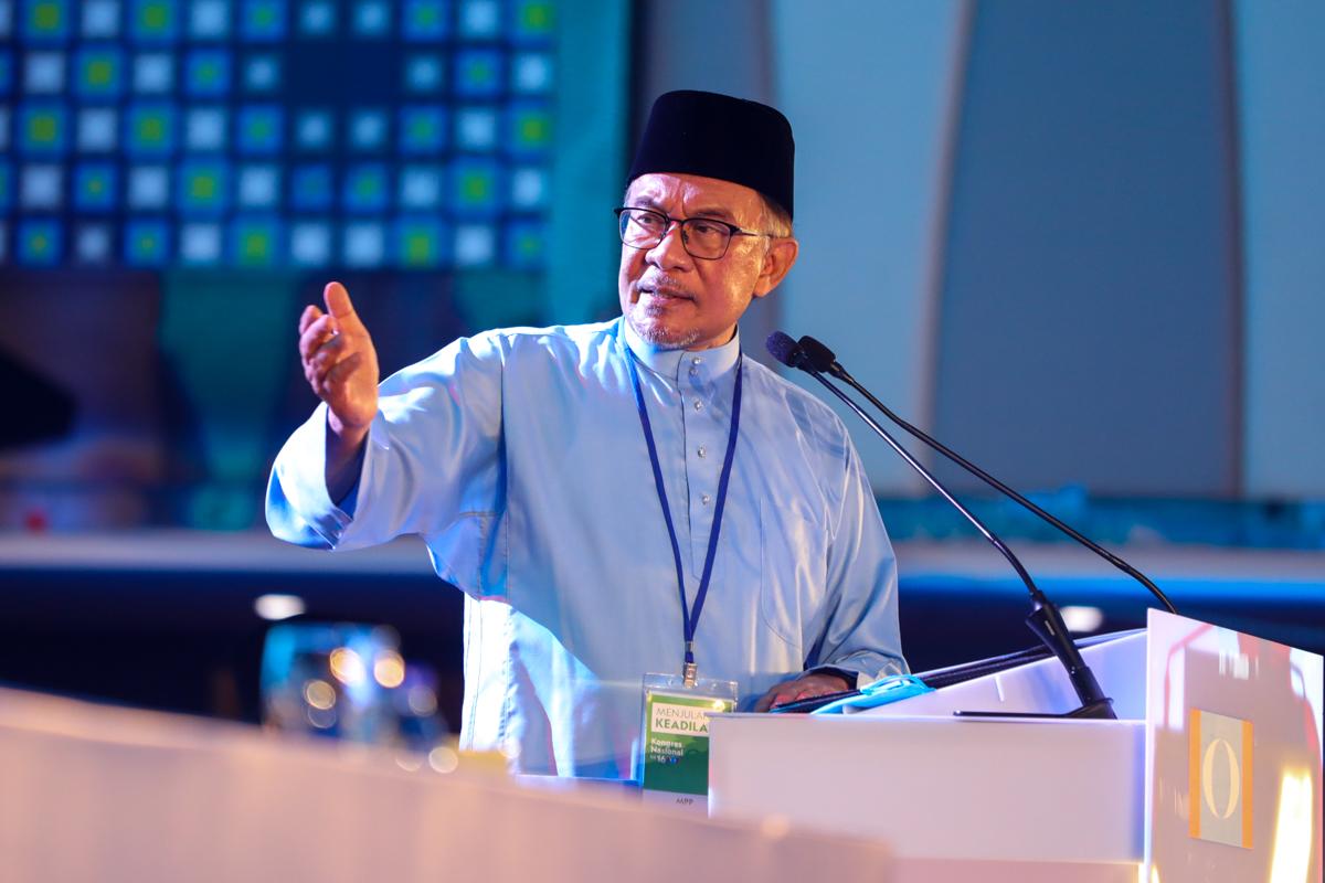 Anwar: Jangan ikut perangai si Kitol, mudah dikaburi pangkat, harta