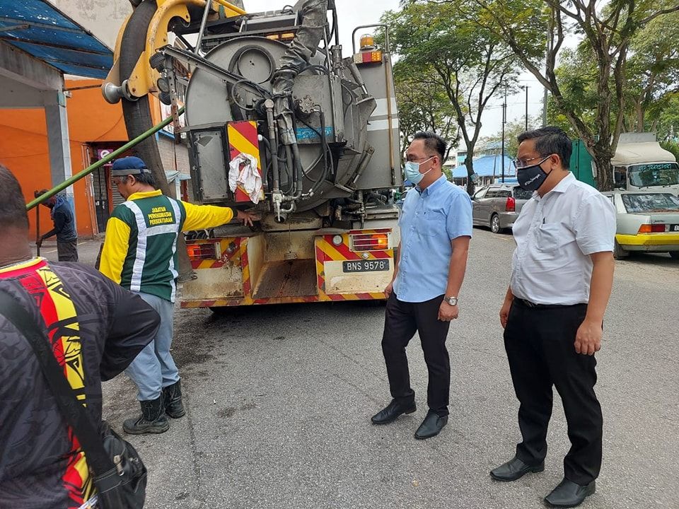 班达马兰冼都路频密闪电水灾 巴生市议会前来清沟查源头