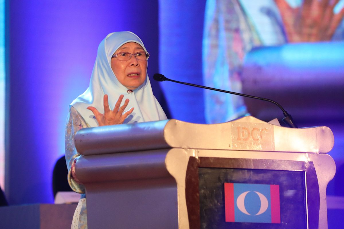 கண்ணியம் காப்பீர்-பகைமைப் போக்கைத் தவிர்ப்பீர்- கெஅடிலான் உறுப்பினர்களுக்கு வான் அஜிசா வேண்டுகோள்