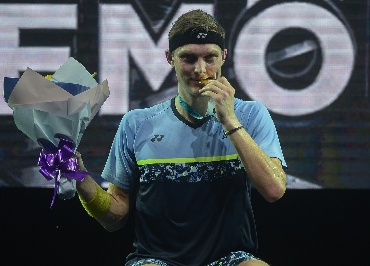 Axelsen outclasses Momota to clinch maiden Malaysia Open title