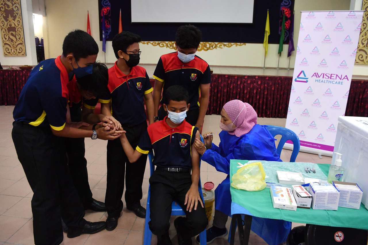 Avisena administers influenza vaccine to SAS students, staff