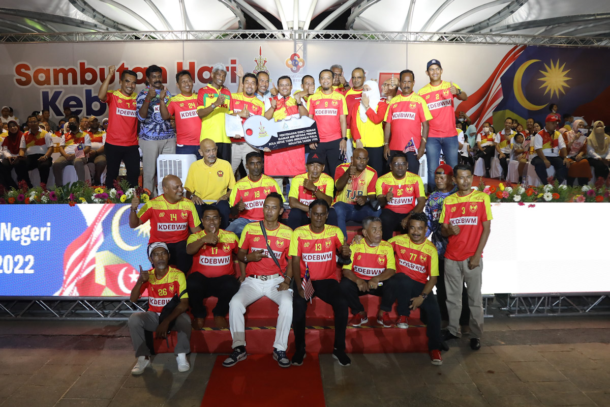 Skuad bola sepak 1995 lega terima rumah, lerai penantian 27 tahun