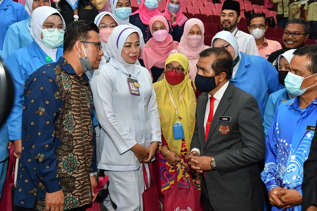 குறைந்த பட்ச சம்பளம்- அரசாங்கம்-கியூபெக்ஸ் இடையே நாளை இறுதிச் சுற்றுப் பேச்சு