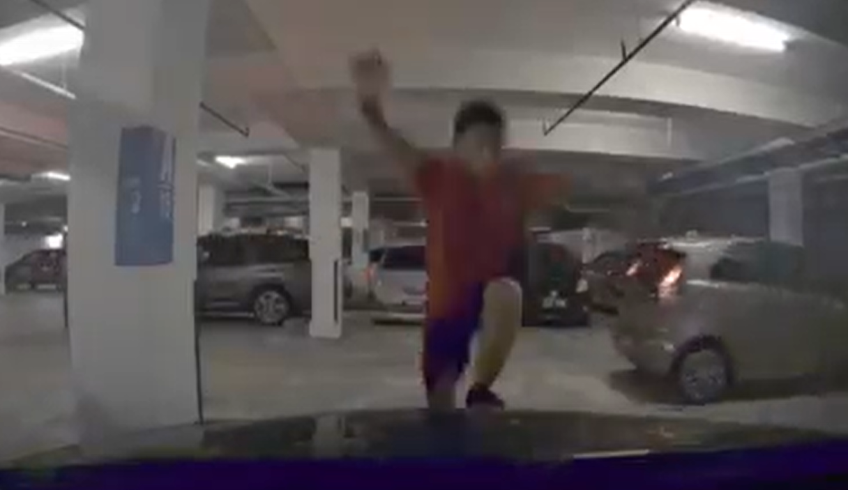 சைபர் ஜெயா தமரின்  சதுக்கம் (Tamarind Square) தில் சிசிடிவியை அகற்றிய சந்தேக நபர் அடையாளம் காணப்பட்டார்