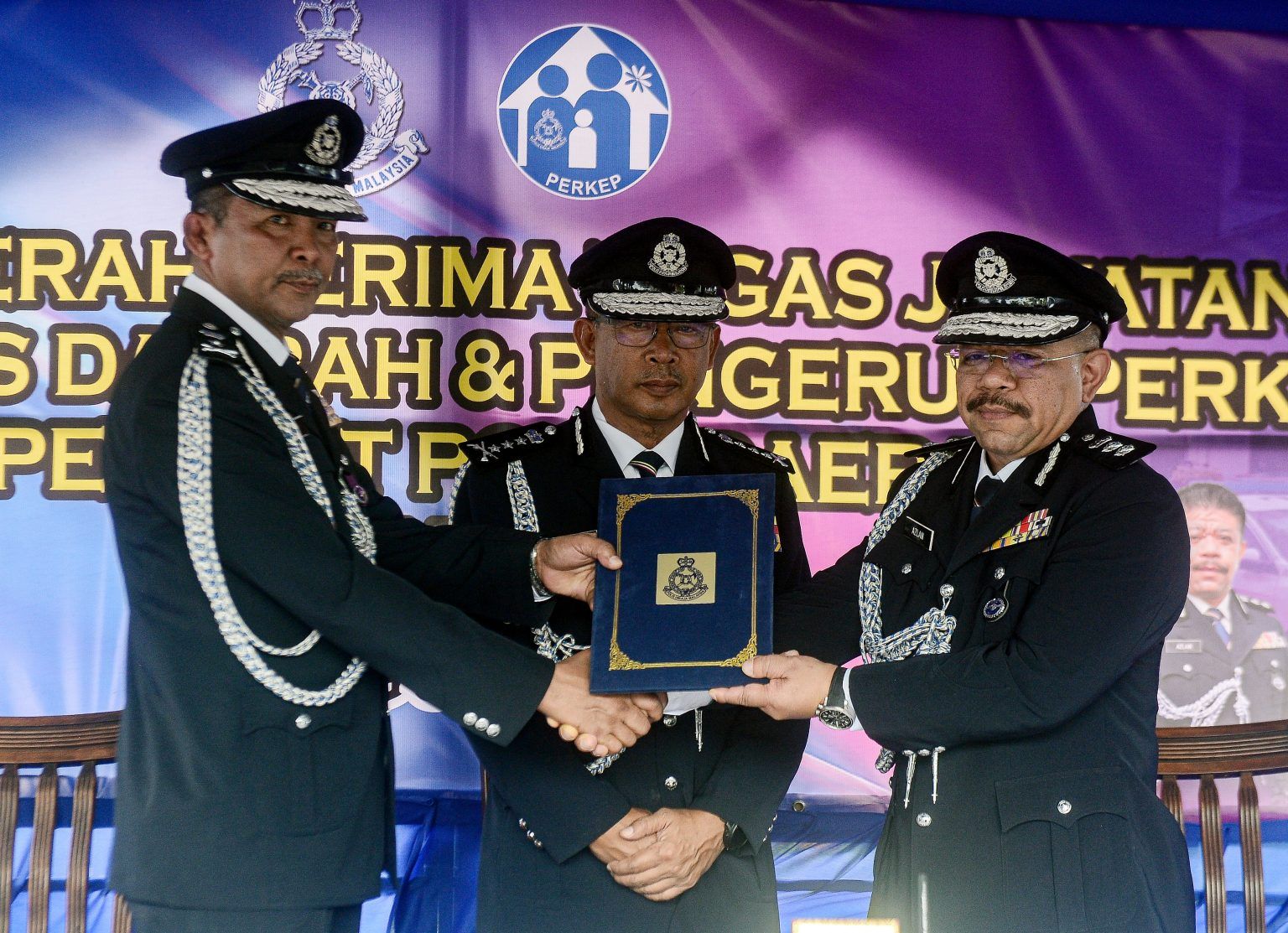 旺阿兹兰任梳邦警区主任