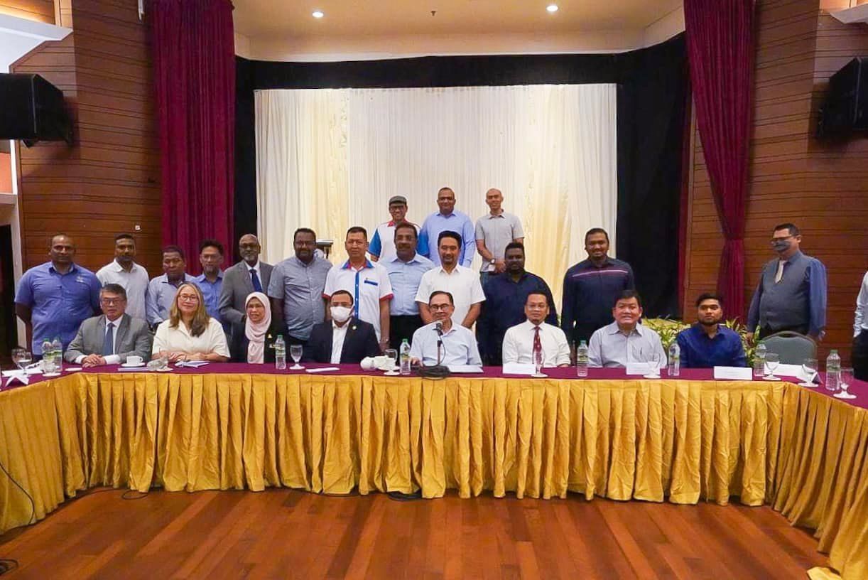 சிலாங்கூர் மாநில பி.கே.ஆர். தலைவராக அமிருடின் மீண்டும் தேர்வு- ரபிஸி கூ.பிரதேச தலைவரானார்