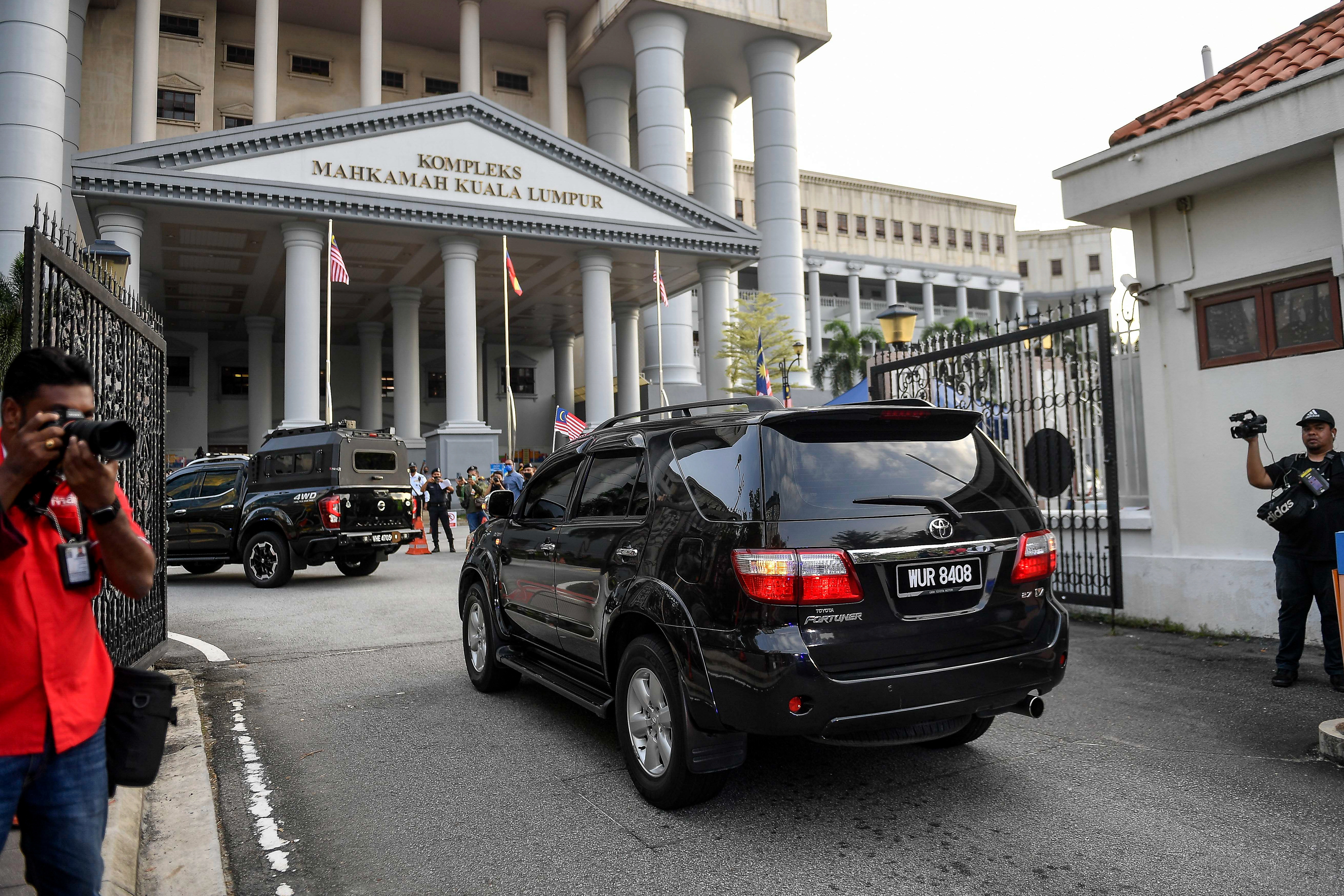 Mahkamah jawab dakwaan enam tertuduh gagal dijamin, meringkuk di penjara