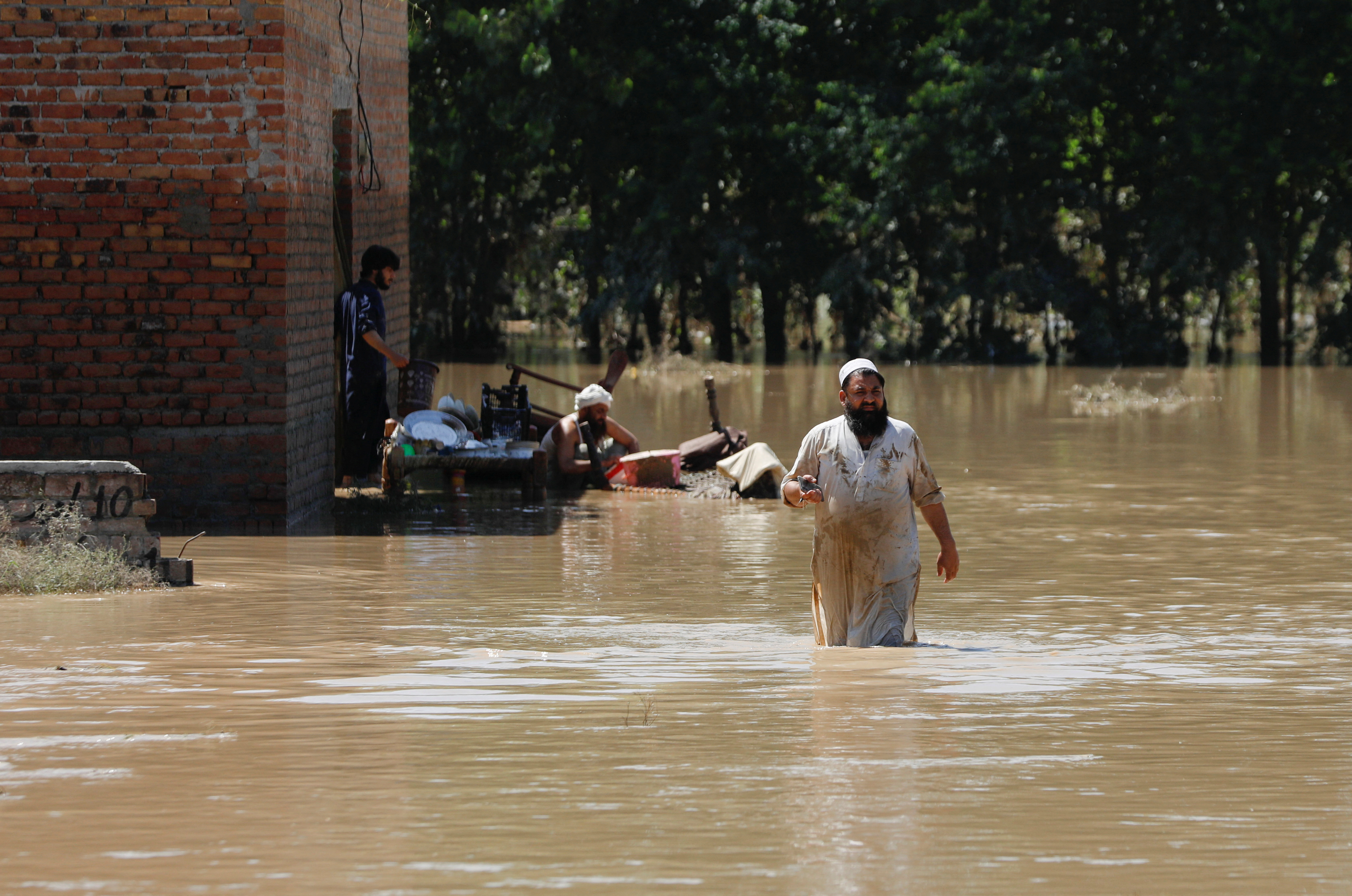 Pakistan foreign minister says help needed after 'overwhelming' floods