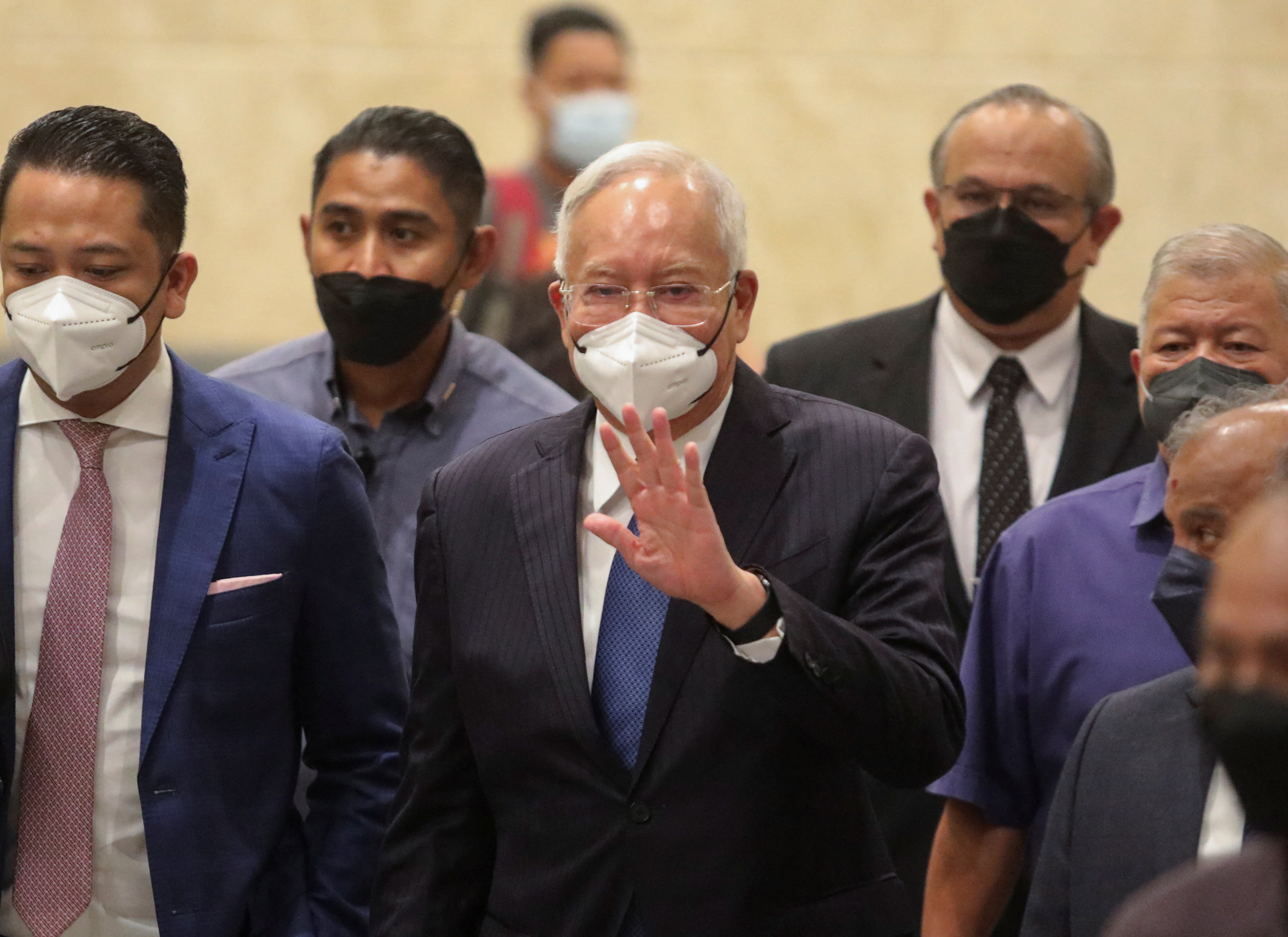 Najib discharges his solicitors from representing him — Hisyam