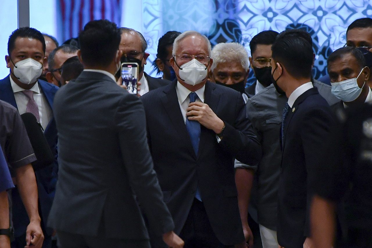 கருத்துக்கணிப்பு: நஜிப் மன்னிக்கப்படுவதை வாக்காளர்கள் ஏற்கவில்லை, முன்னாள் பிரதமரின் குற்றங்கள் மிகப் பெரியது என்று கருதுகின்றனர்.