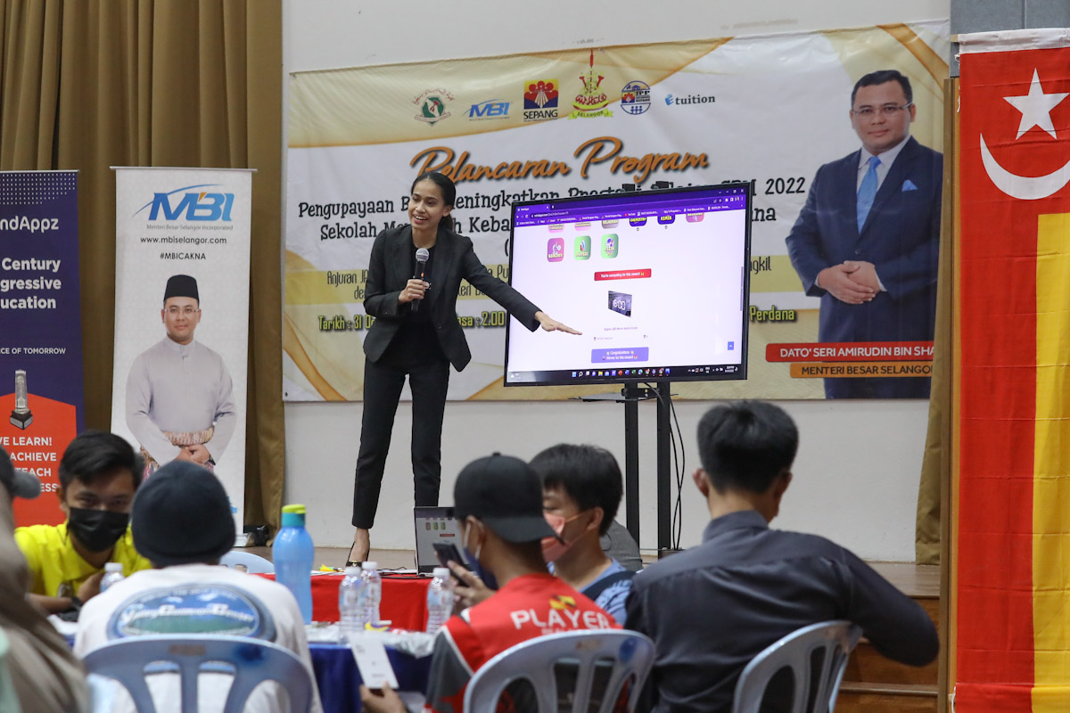 MBI lancar program tingkat prestasi pelajar SPM guna aplikasi e-tuisyen