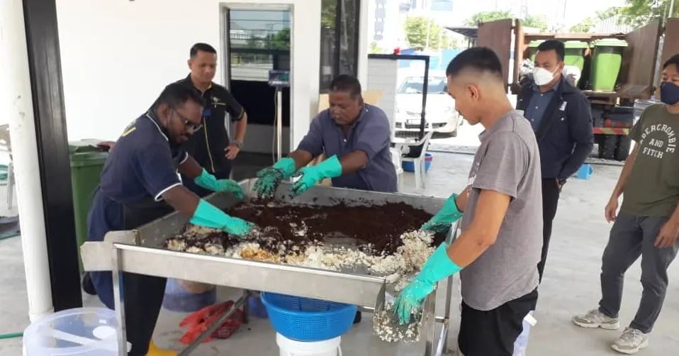 安邦市会当环保尖兵 逾250公斤厨余变堆肥燃料