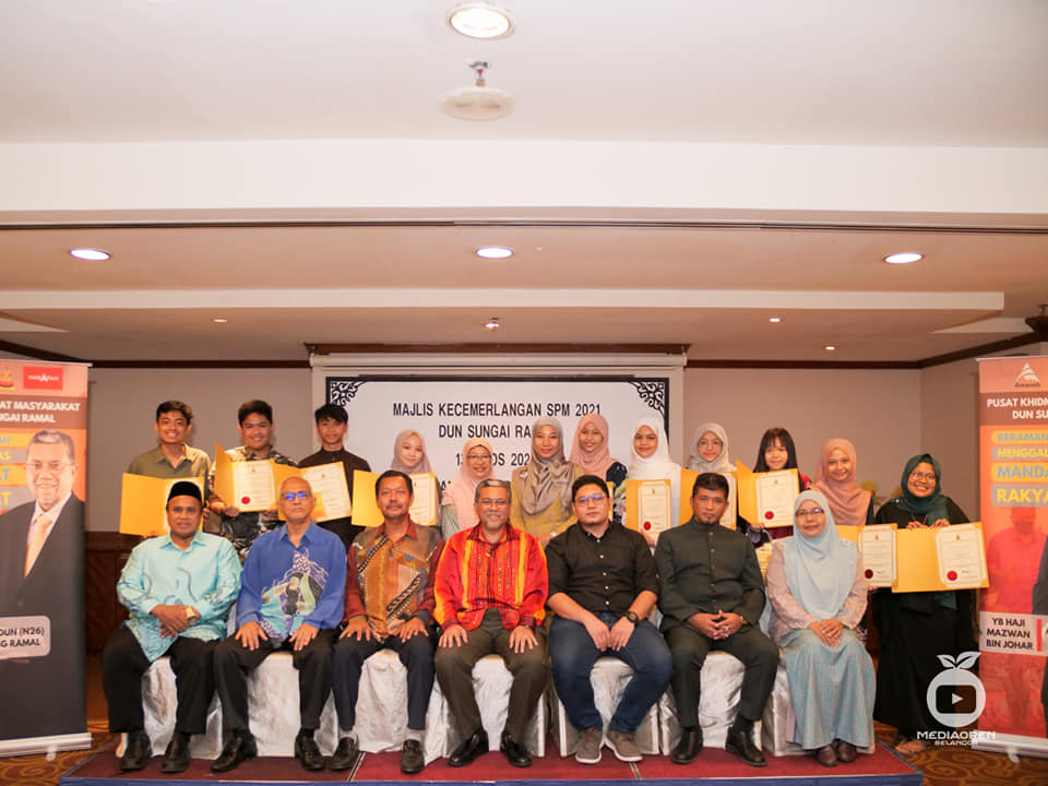 ADN Sungai Ramal rai 12 pelajar cemerlang SPM 2021