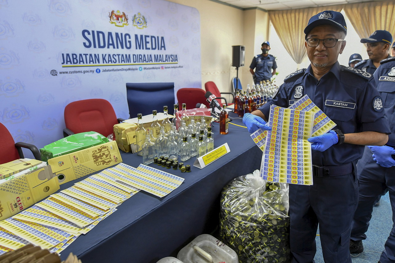 Customs seize nearly 30,000 litres of contraband liquor worth RM3.4 mln in Klang Valley