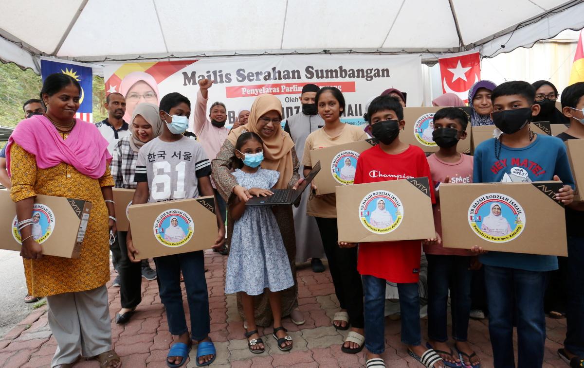 RM80,000 diperuntuk agih komputer riba, bantu pelajar dan NGO