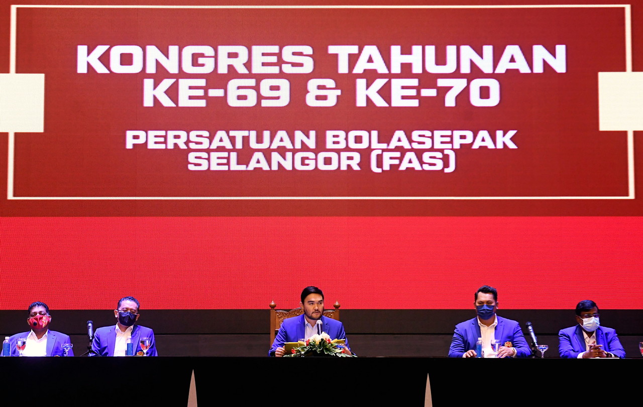 Raja Muda tegaskan tiada 'parasit' dalam Selangor FC, seru penyokong bersatu