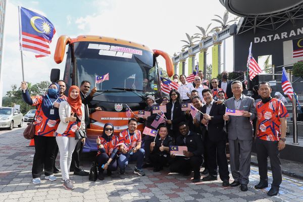 Semarak Hari Kebangsaan, MBSA pasang Jalur Gemilang di kenderaan