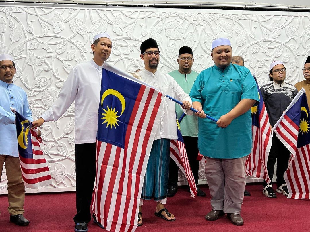 Yide agih Jalur Gemilang kepada 22 rumah anak yatim, semarak Hari Kemerdekaan