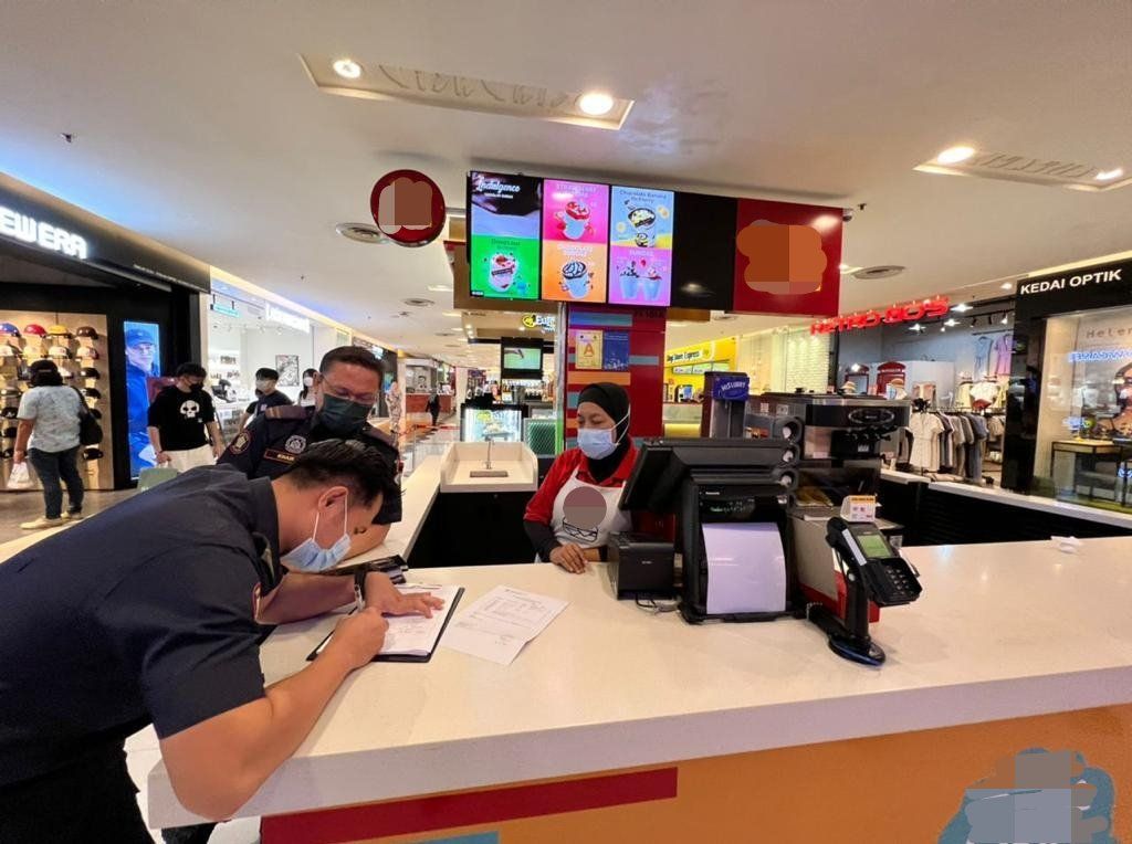 梳邦再也市厅突击258商店 开113罚单对付违规业者