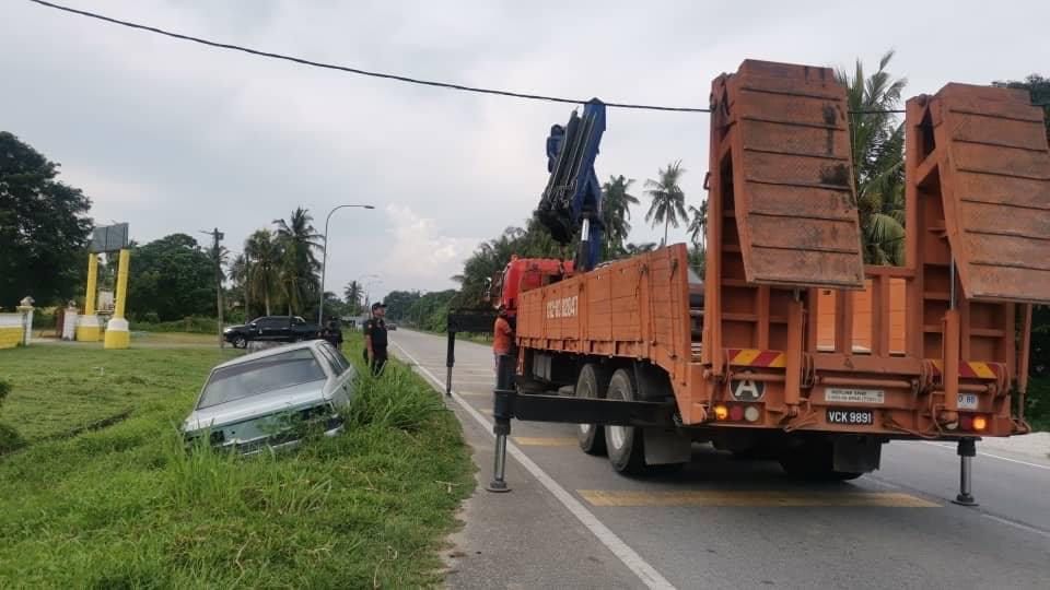 கைவிடப்பட்ட நான்கு கார்கள் பறிமுதல்- எம்.பி.கே.எல். நடவடிக்கை