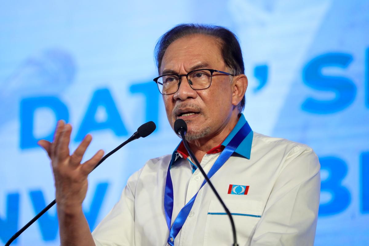 Anwar ready to contest seat held by 'traitors' of PKR, PH