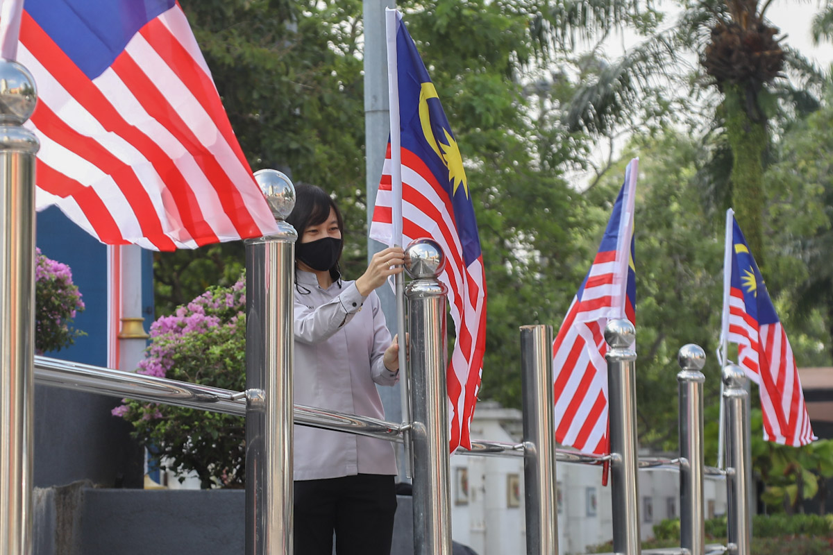 Pertunjukan bunga api, artis terkenal sempena Hari Kebangsaan peringkat negeri