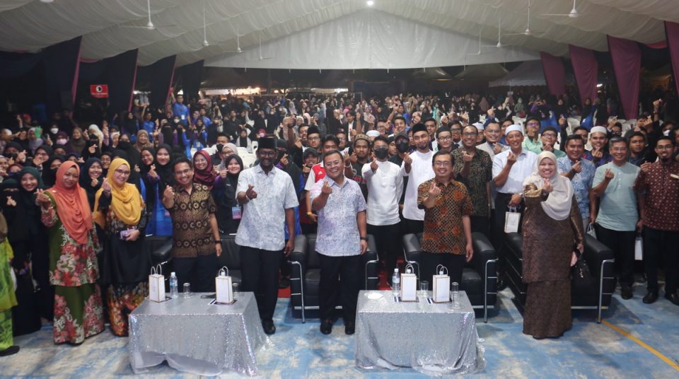 MBI contributes RM50,000 to Kuis convocation fair