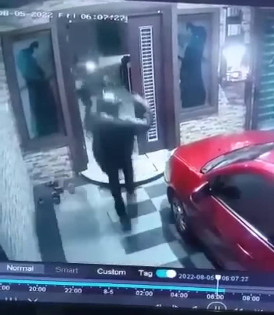 பாராங்கத்தியேந்தி வீட்டில் கொள்ளையிட முயற்சி- ஆடவனுக்கு போலீஸ் வலைவீச்சு