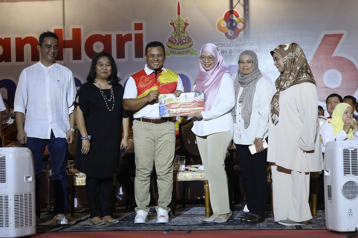 Waris pencipta lagu rasmi Selangor terima penghargaan rumah bernilai RM1 juta