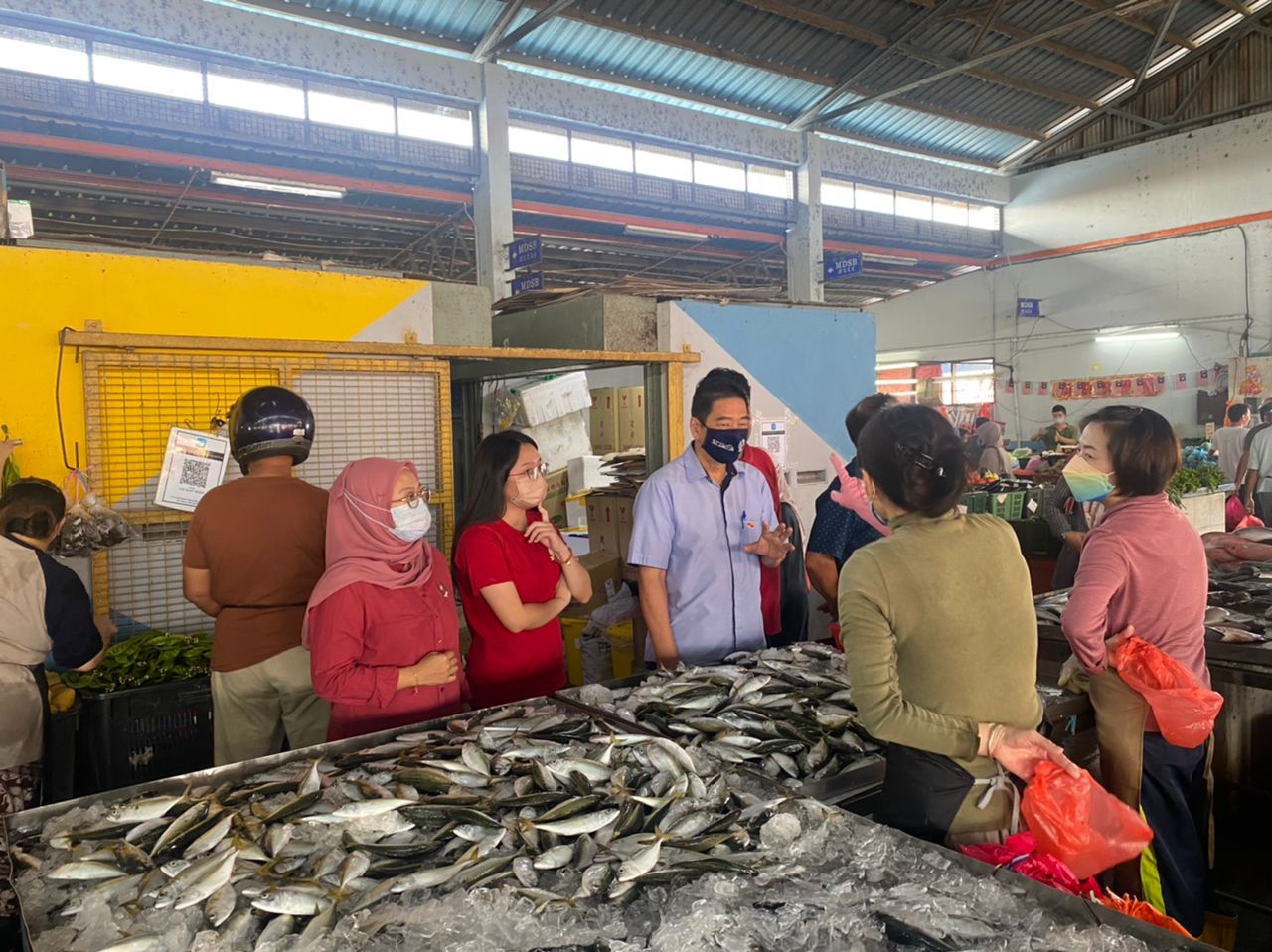 适耕庄巴刹下周一大扫除 小贩受促响应除污名