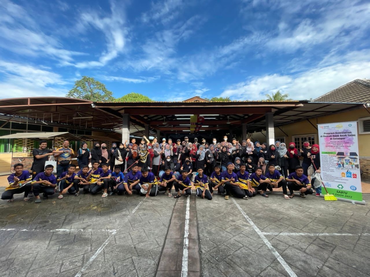 180 sukarelawan KDEBWM, SME Bank bersihkan rumah anak yatim Yide