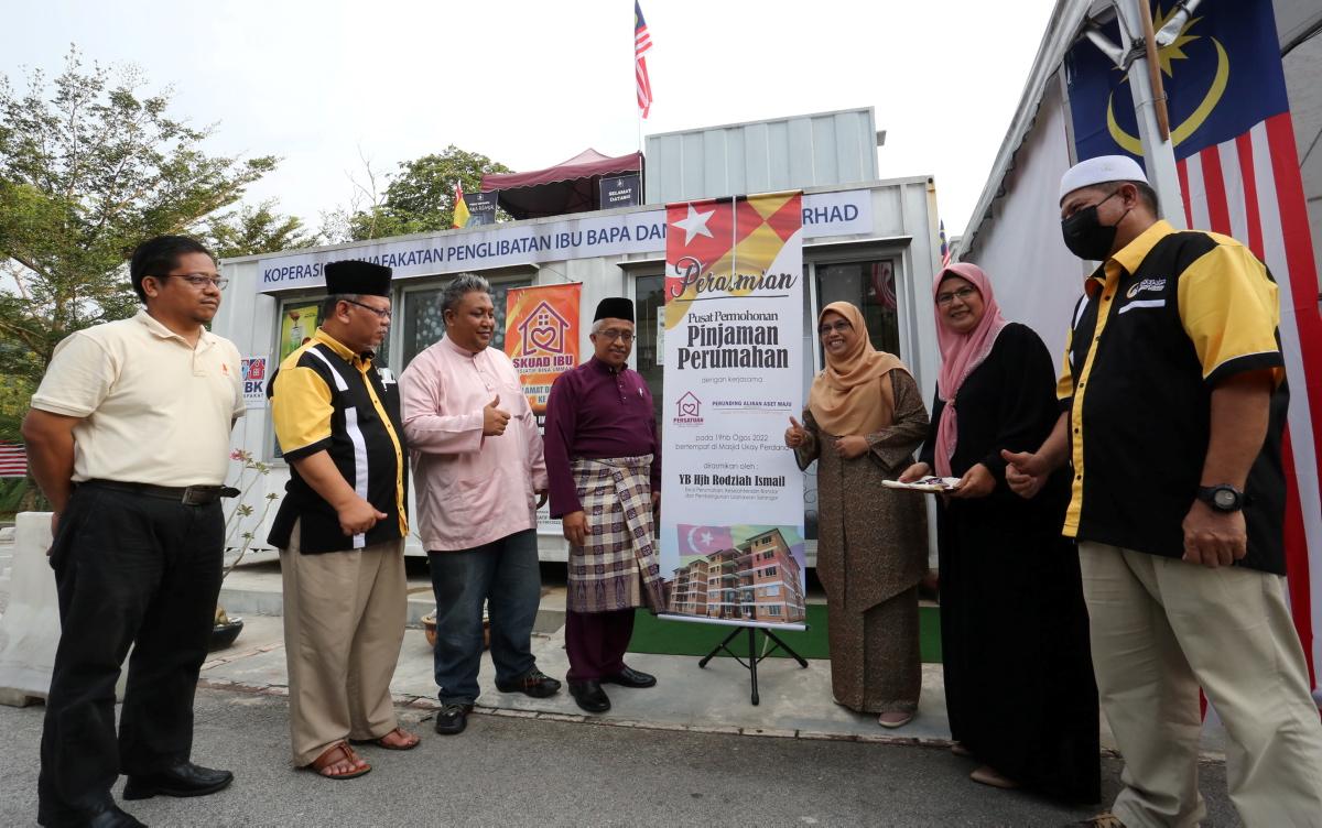 Selangor mulls setting up service centre to help people get housing loans