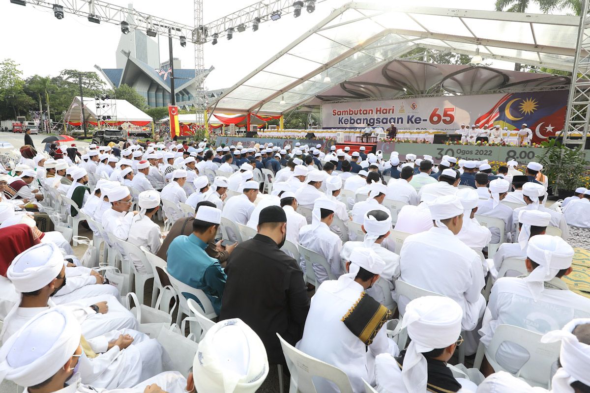 Hampir 1,000 pengunjung sertai majlis selawat bersama Habib Ali