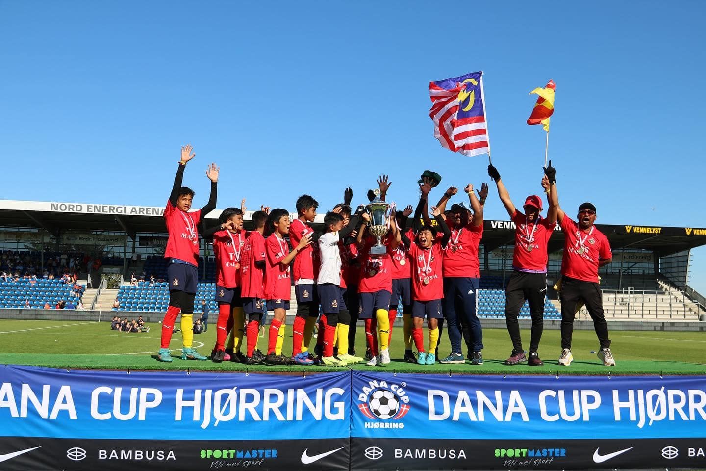 Dua murid sekolah Jais juarai piala bola sepak di Denmark
