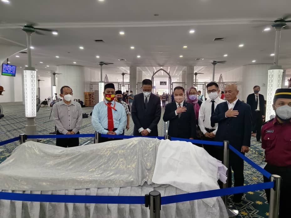 雪州大臣及州领袖 赴卡立丧礼献上敬意