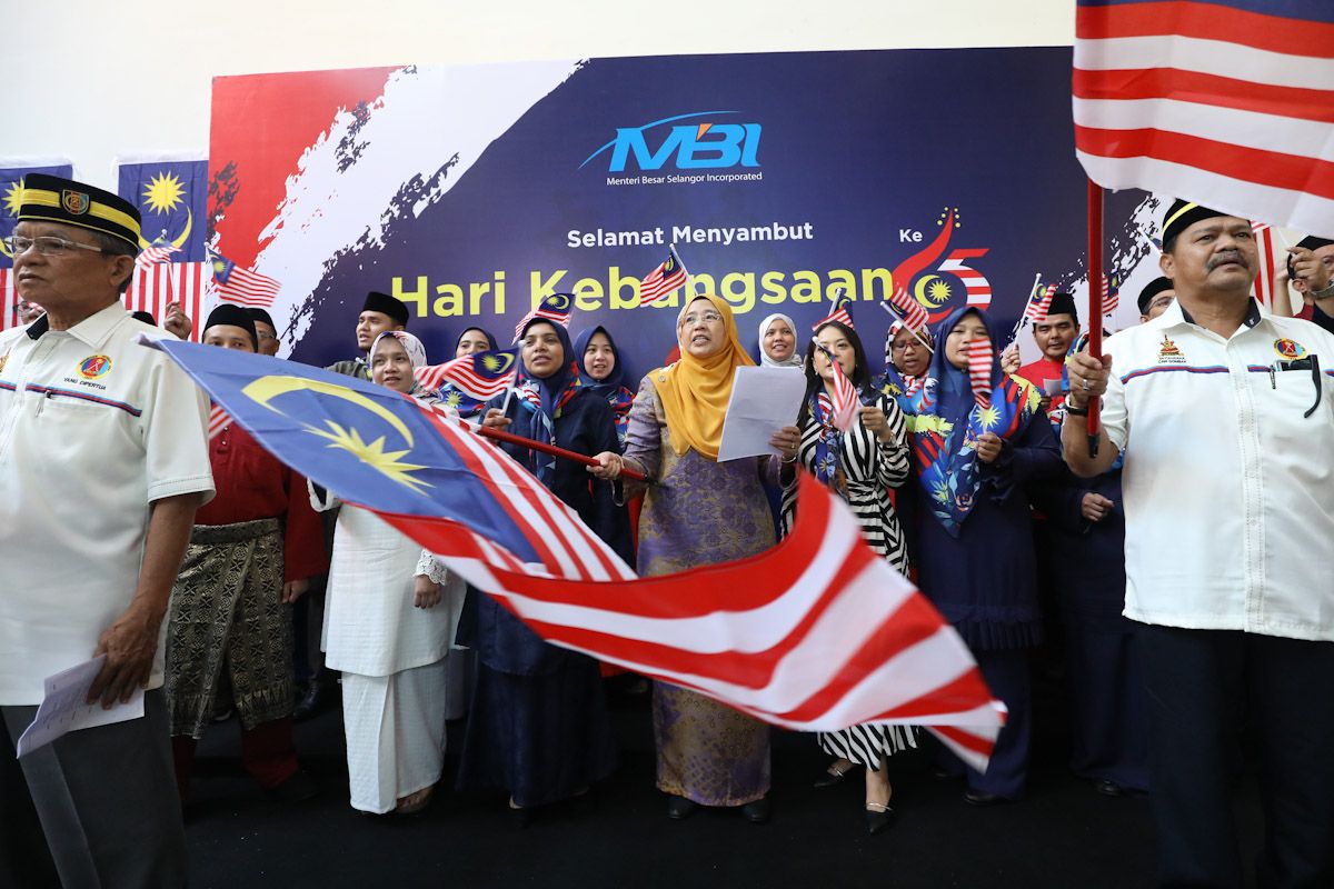 雪大臣机构免费换国旗  焕然一新面貌迎国庆