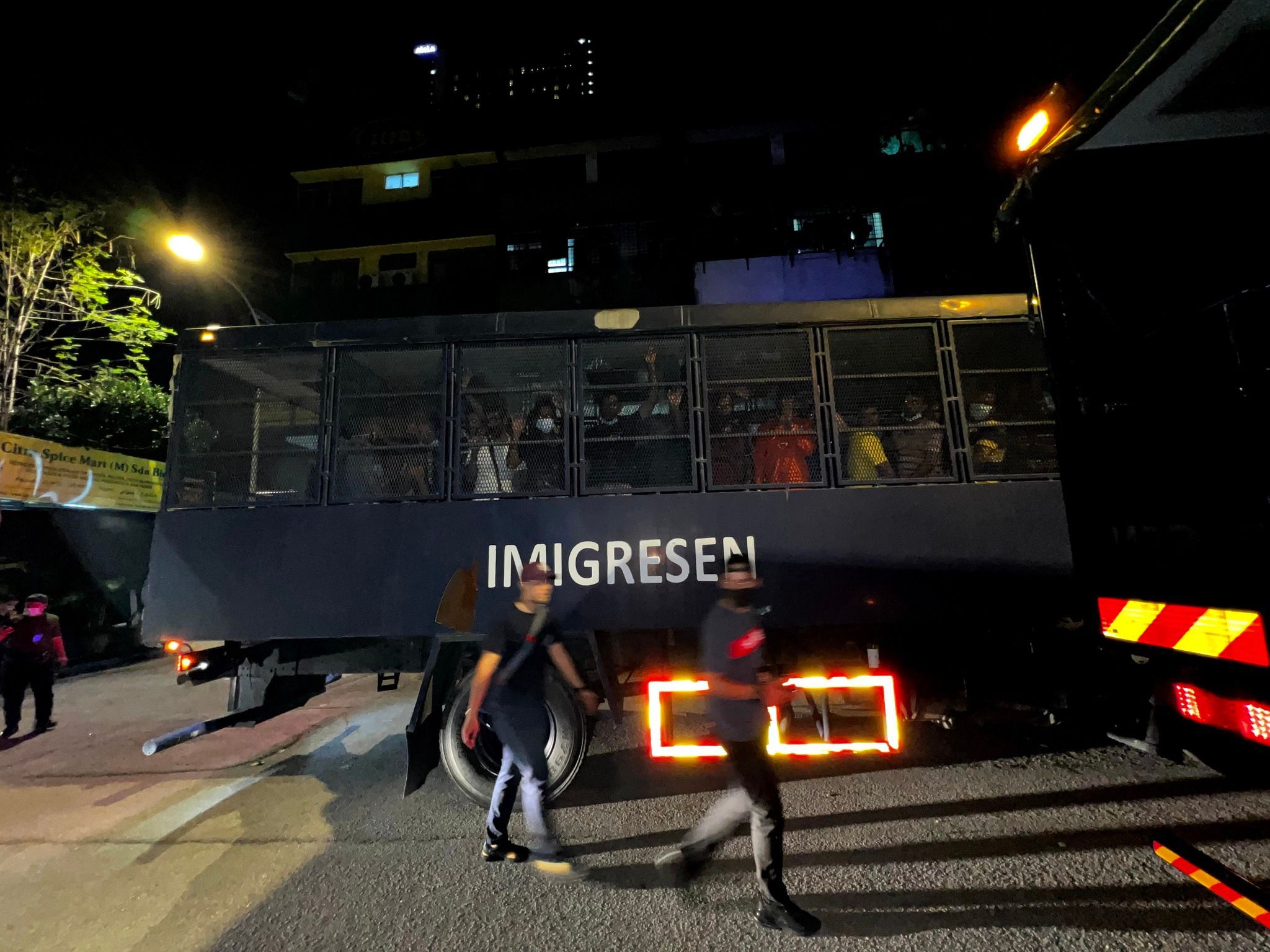 隆移民局在首都展开全方位监督