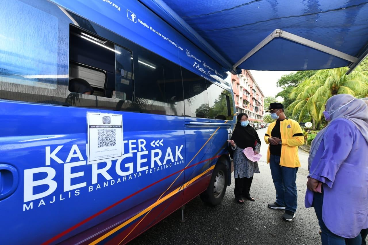 灵市厅流动柜台 本月5地点为民服务