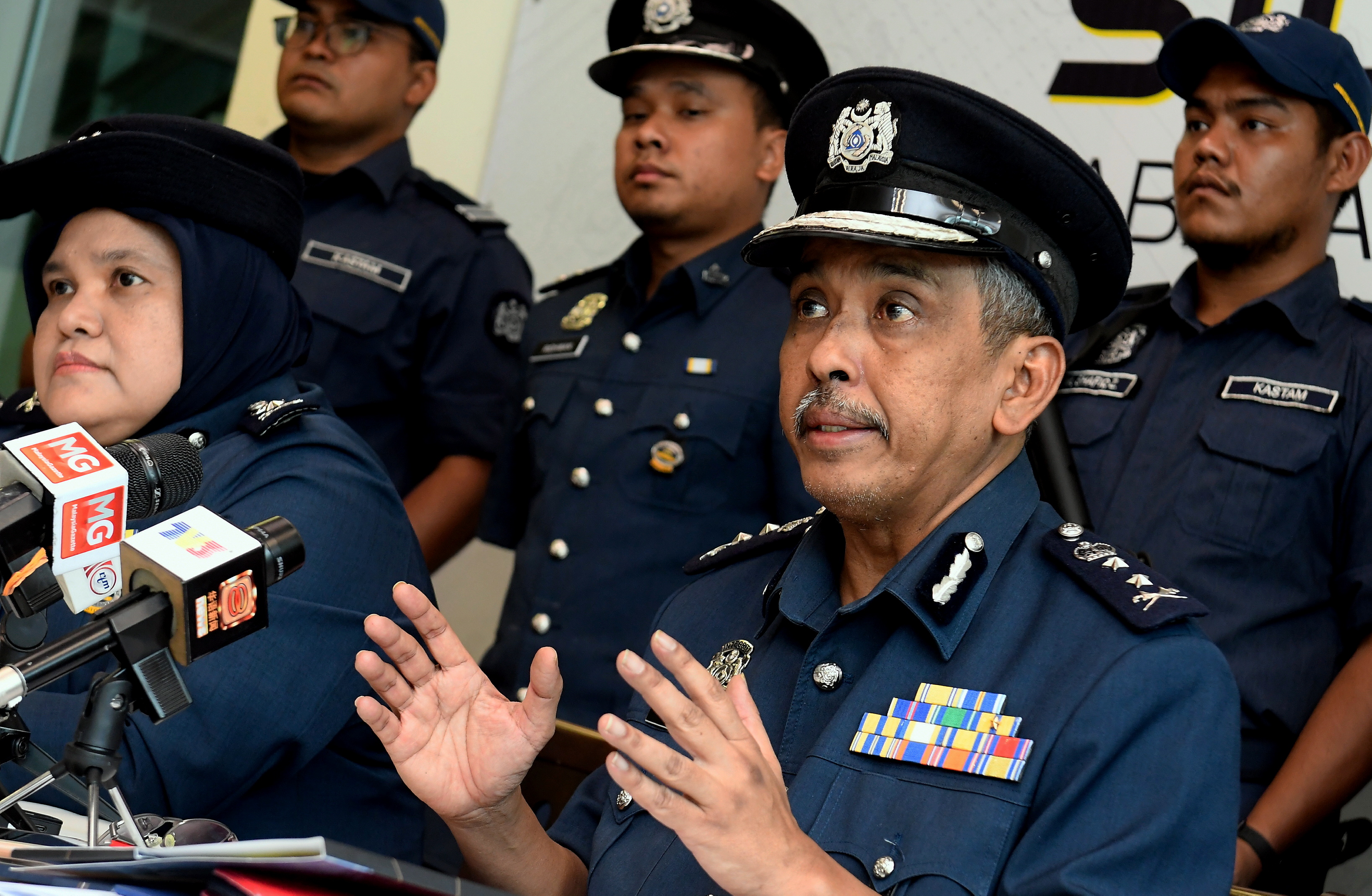 Kastam sita 50 kenderaan mewah tiada permit import bernilai RM11.4 juta